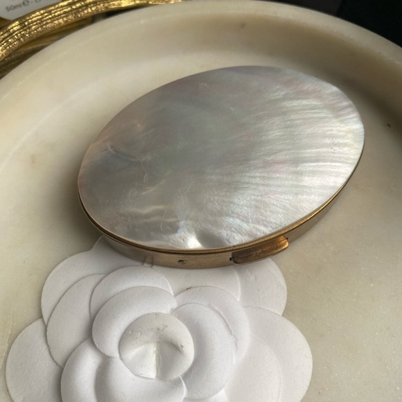 Mother of Pearl antique powder box WITH original powder inside - Picture 5 of 13